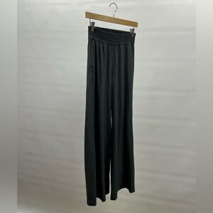Vuori Black Wide-Leg Women's Pants
